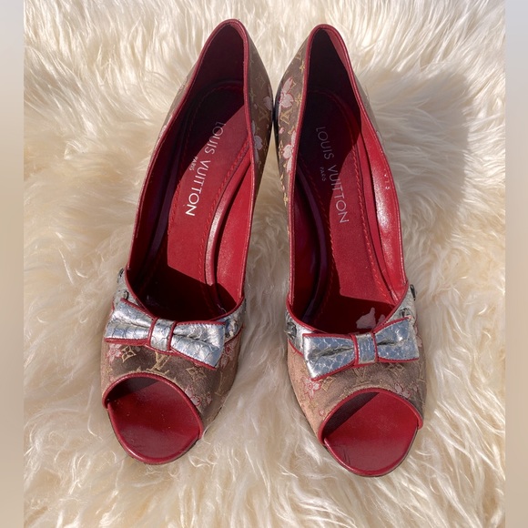 Stunning LUIS VUITTON a classy heels in size 38.5 - Picture 3 of 15